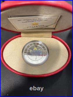 2001 Canada Silver $5 coin Hologram Maple Leaf in Red oval case 1 Ounce 99.99%
