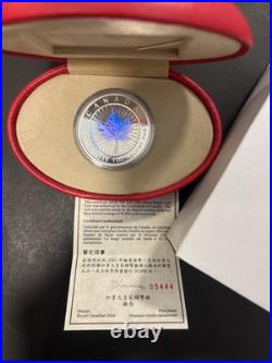 2001 Canada Silver $5 coin Hologram Maple Leaf in Red oval case 1 Ounce 99.99%