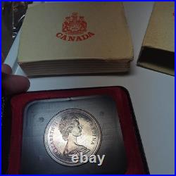 Silver Dollar Canada Lot Of 3 coins 1971 (2) and 1973 Total of 1.125 oz silver